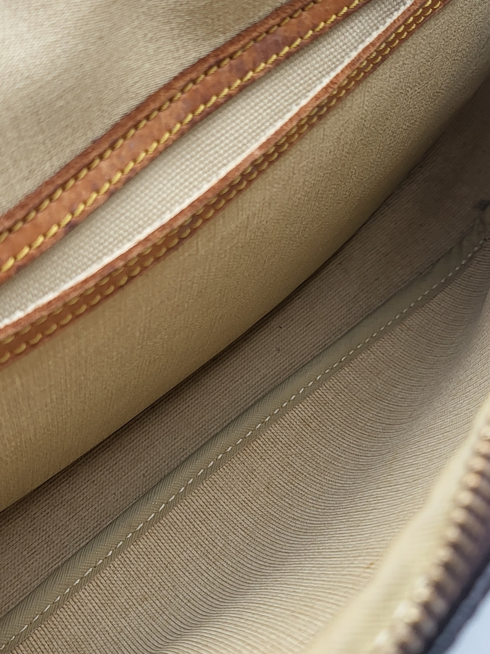 LOUIS VUITTON Monogram Canvas Reporter Bag.Authentic w/COA included!!! - Picture 9 of 16